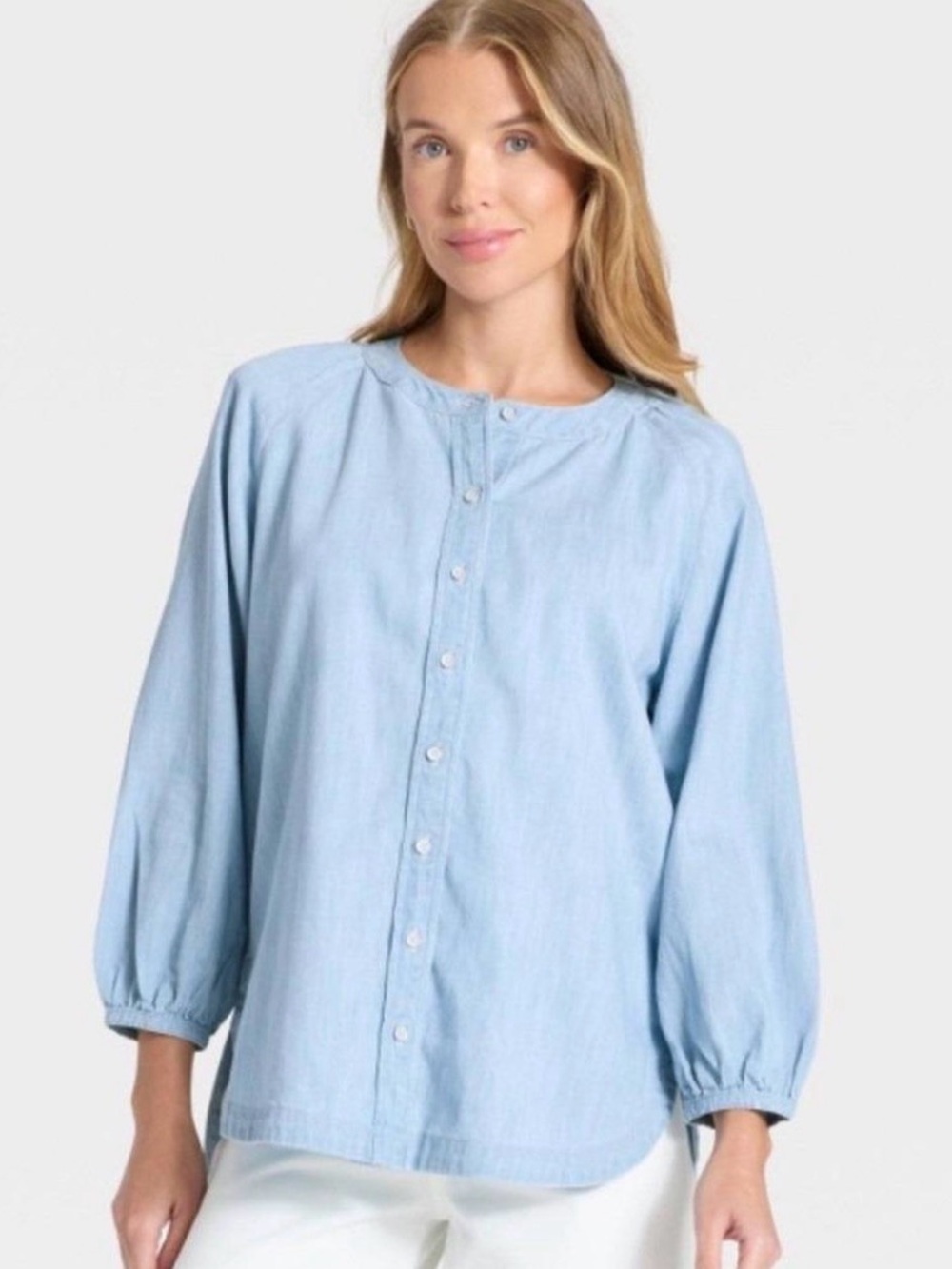NWT Women's Poet Button-Down Denim Shirt Universal Thread M Chambray Classic